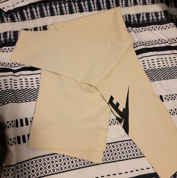 NIKE Women's High-Waisted Graphic Leggings - Picture 2 of 3